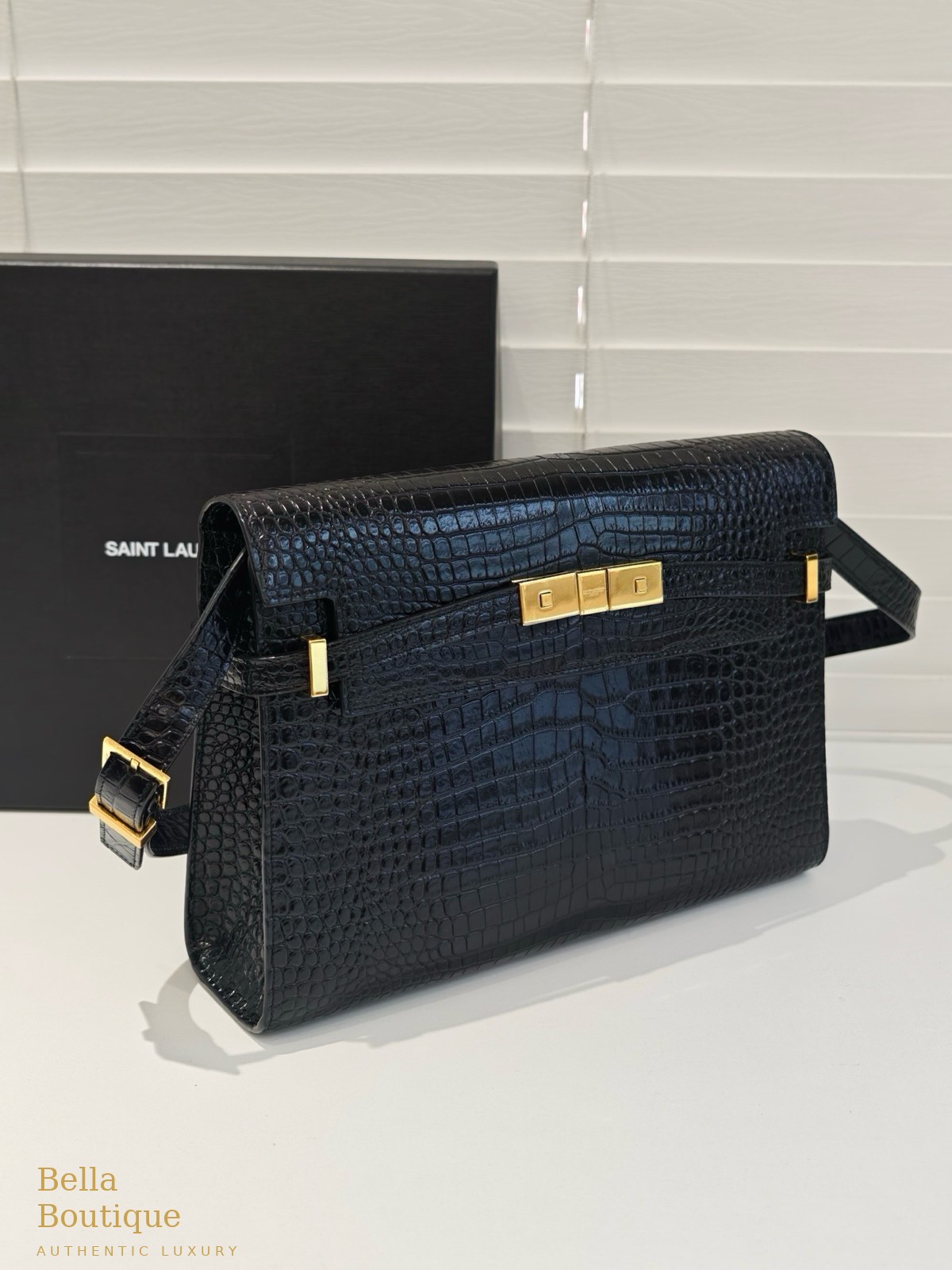 حقيبة Saint Laurent مانهاتن أصلية — من زاوية جانبية
