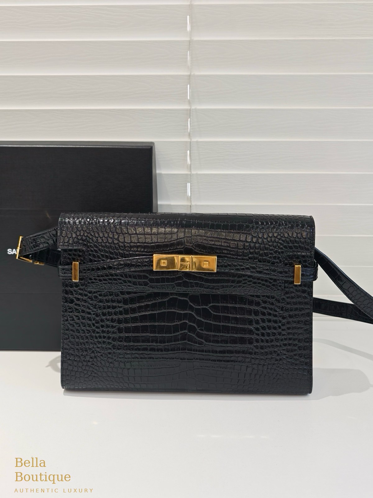 حقيبة Saint Laurent مانهاتن أصلية — من الأسفل والجانب تُظهر العمق